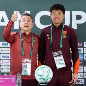 九游游戏中心-体坛联播｜U23国足今晚冲击亚洲杯四强，曼城签下格伊